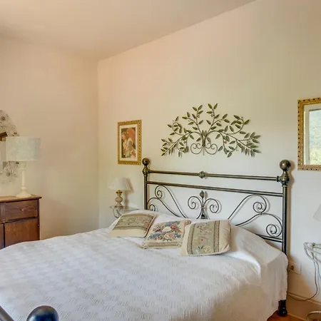 Torricella Sleeps 21 Pool Wifi 别墅