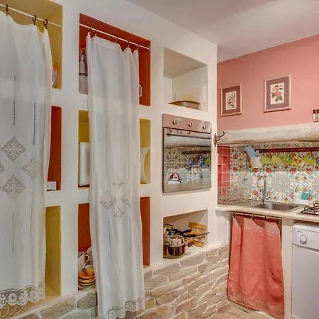 Torricella Sleeps 21 Pool Wifi 别墅