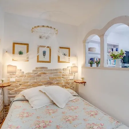 Torricella Sleeps 21 Pool Wifi *