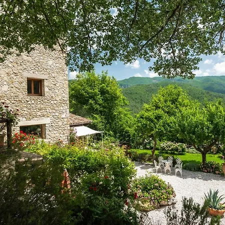 Torricella Sleeps 21 Pool Wifi