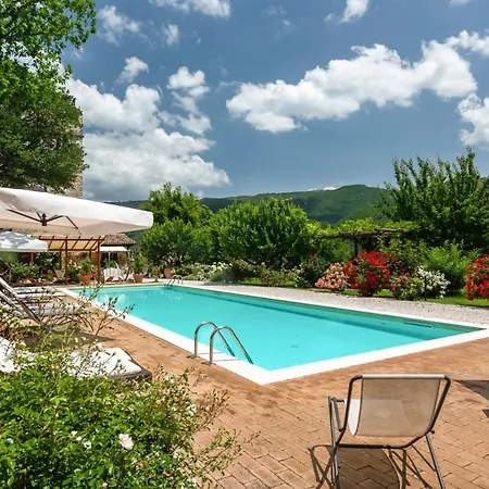 Torricella Sleeps 21 Pool Wifi